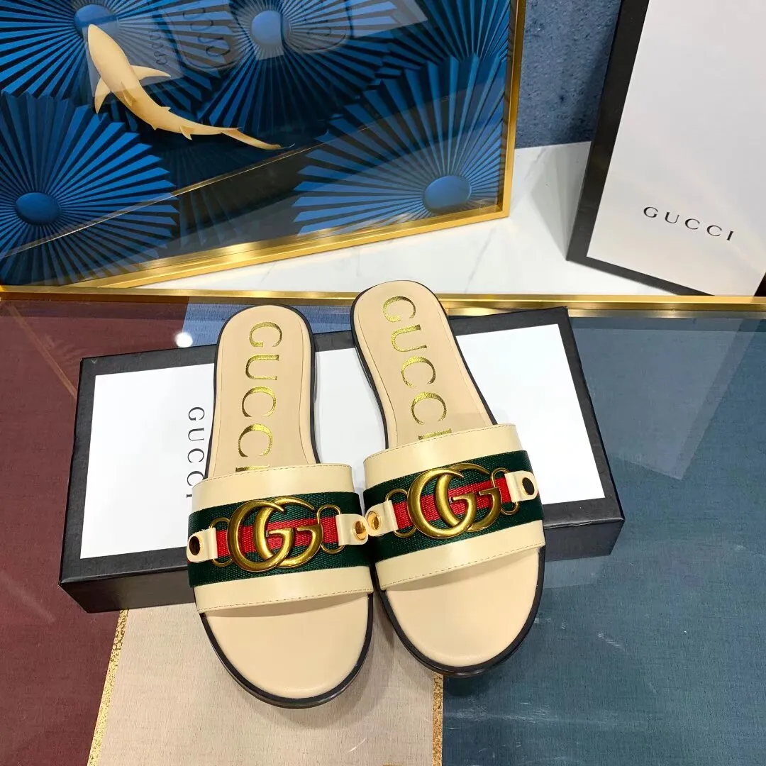 👟👟Ex-factory price 280👟👟 Gucci slippers. All in sheepskin. Sheepskin feet with original GUCCI bronze buckles. High-end atmosphere. Wear-resistant and non-slip branded rubber outsole. 35-42 yards. (41*42 can be customized, non-refundable and non-exchangeable* Welcome new and old customers to sell as shown in the picture)